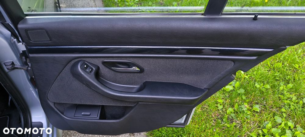 BMW Seria 5 528i - 12