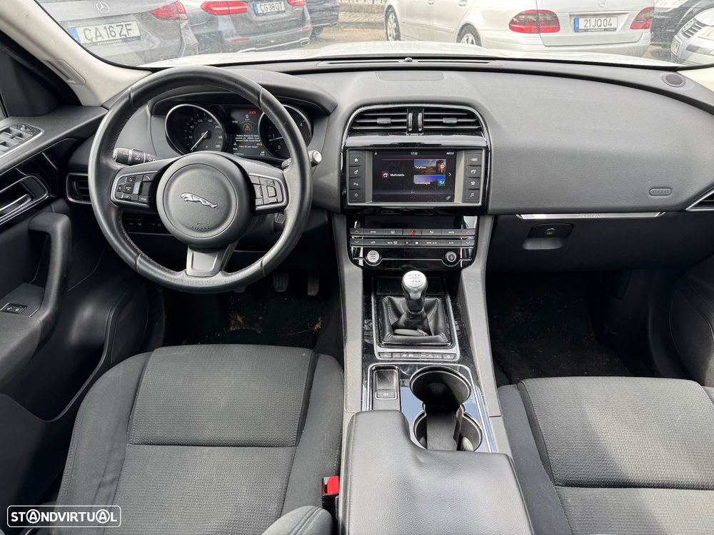 Jaguar F-Pace 2.0 i4D Pure - 12
