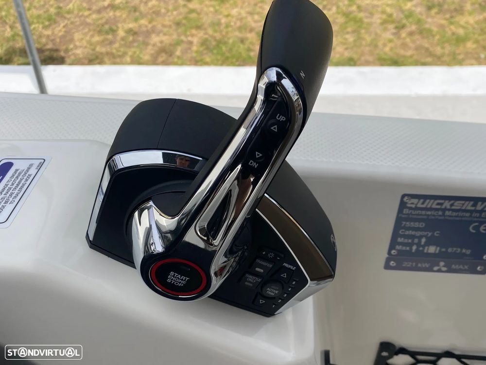 Quicksilver Activ 755 Sundeck - 12