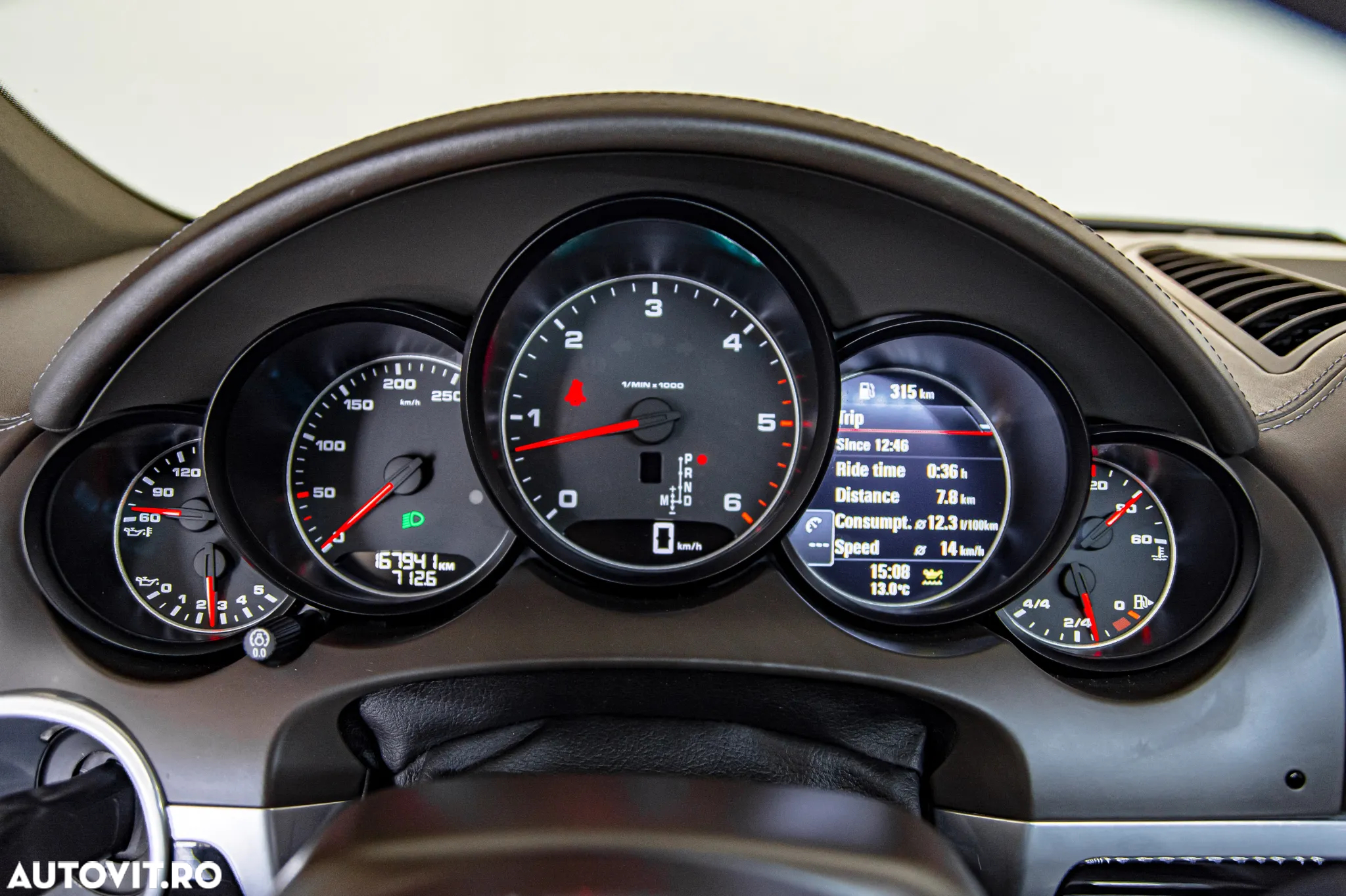 Porsche Cayenne 3.0 L - 8