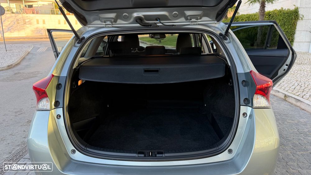 Toyota Auris Touring Sports 1.8 HSD Comfort +P.Techno+P.Sport - 34