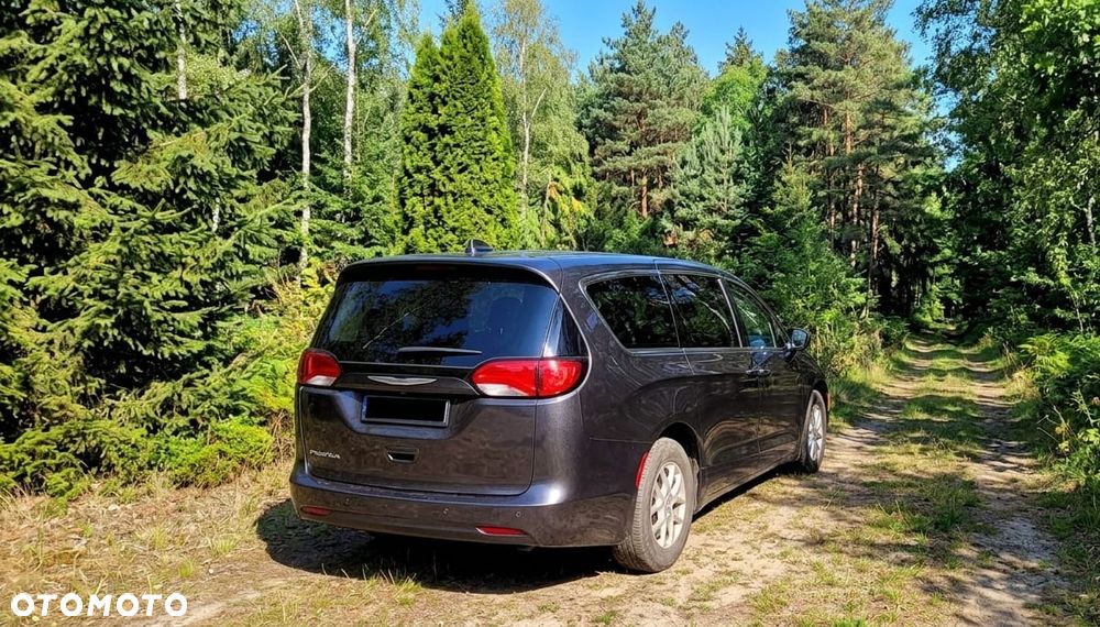 Chrysler Pacifica - 5