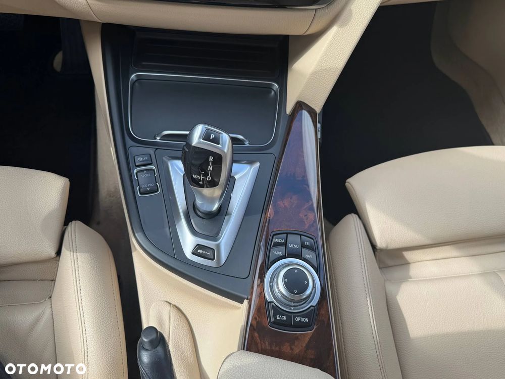 BMW Seria 3 330e iPerformance Sport Line - 23