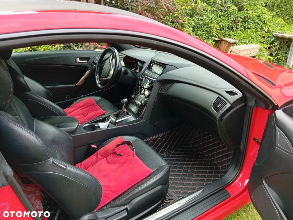 Hyundai Genesis Coupe 2.0 T - 8