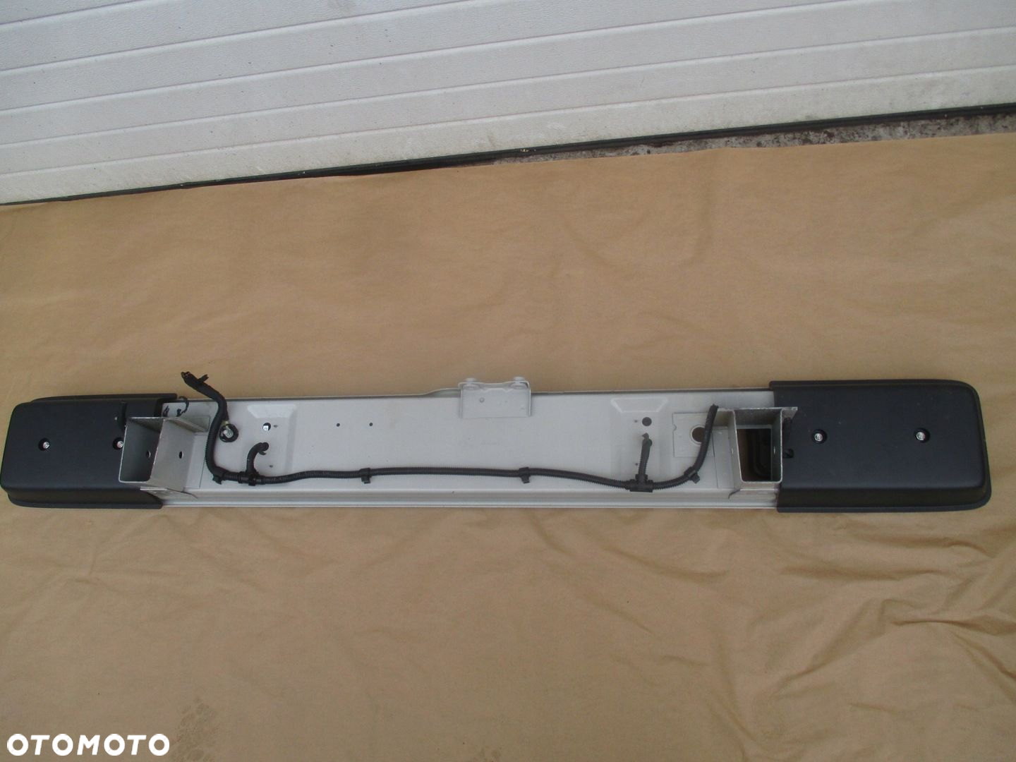 Belka tylna lampy doka kabina VW T5 T6 7F0803703B - 5