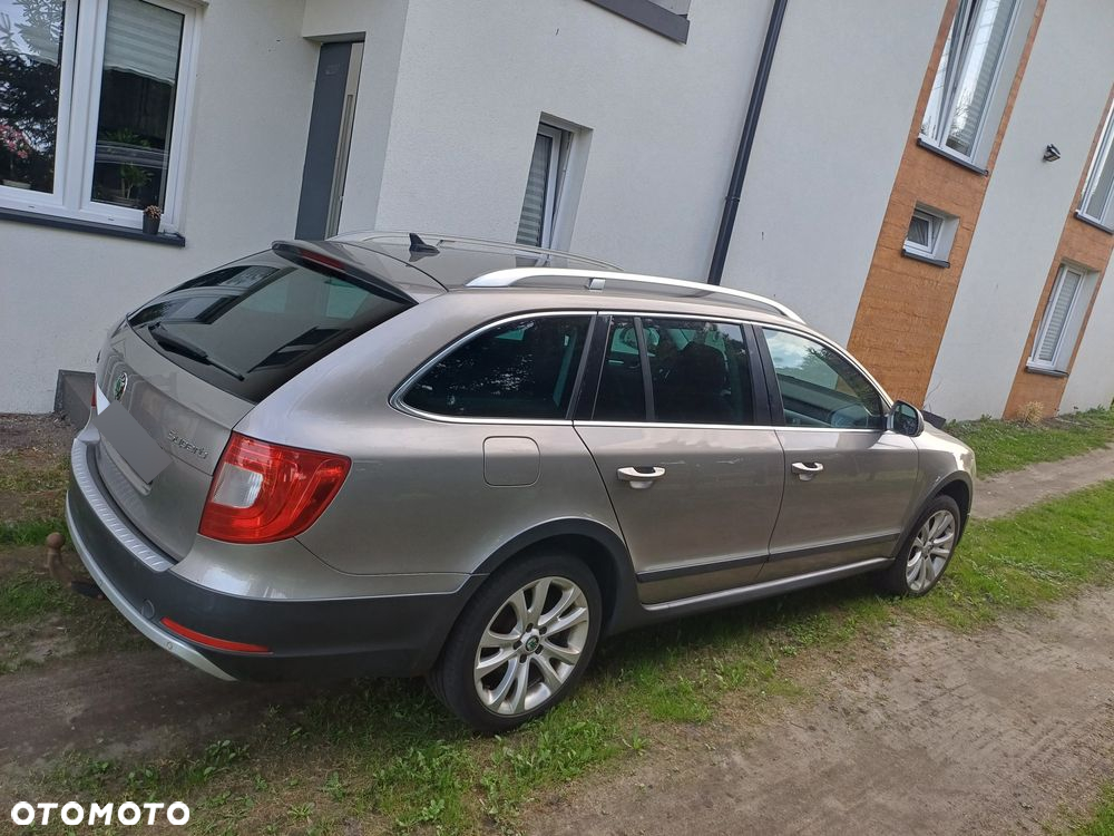 Skoda Superb Combi 2.0 TDI 4x4 DSG AllDrive - 5