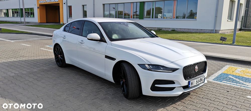 Jaguar XE 2.0 D180 HSE - 5