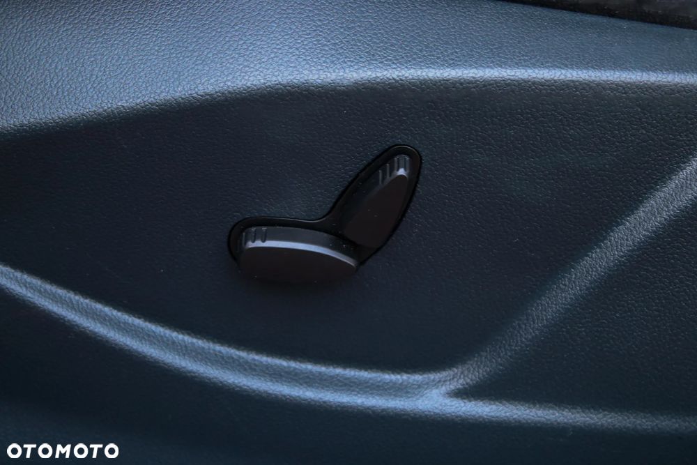 Ford Grand C-MAX 2.0 TDCi Champions Edition - 33