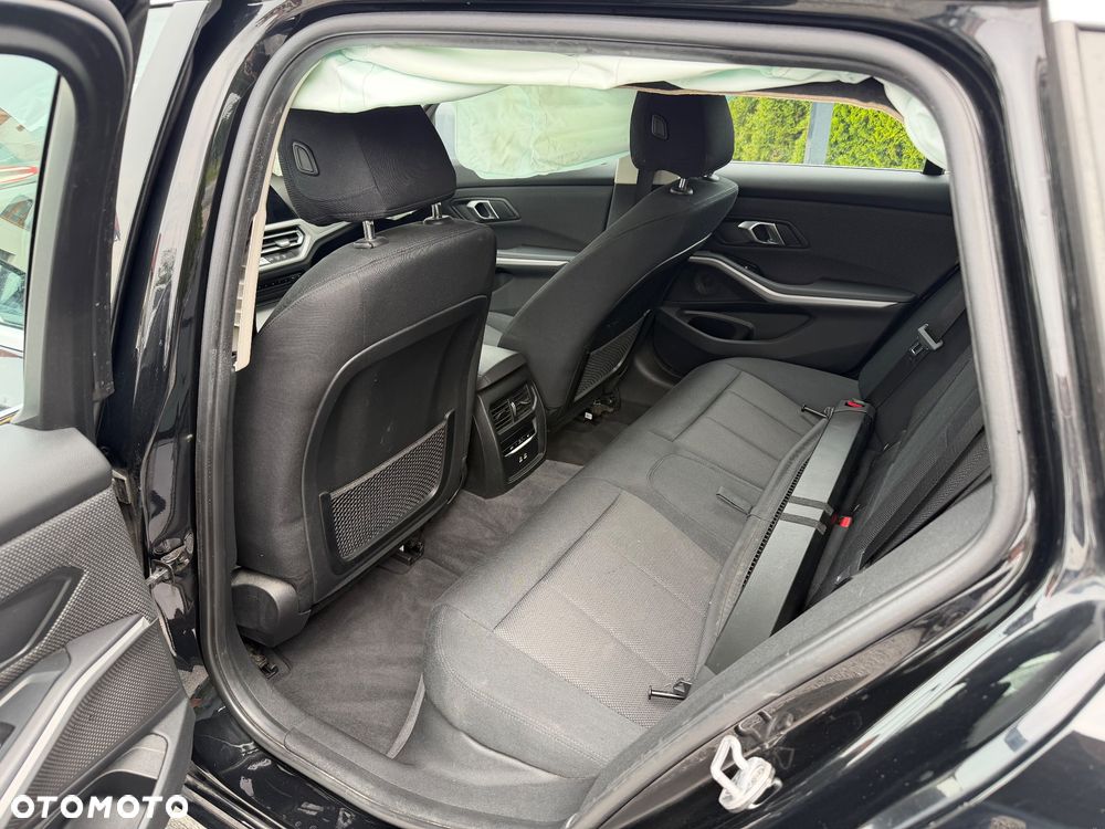 BMW Seria 3 320d xDrive M Sport - 14