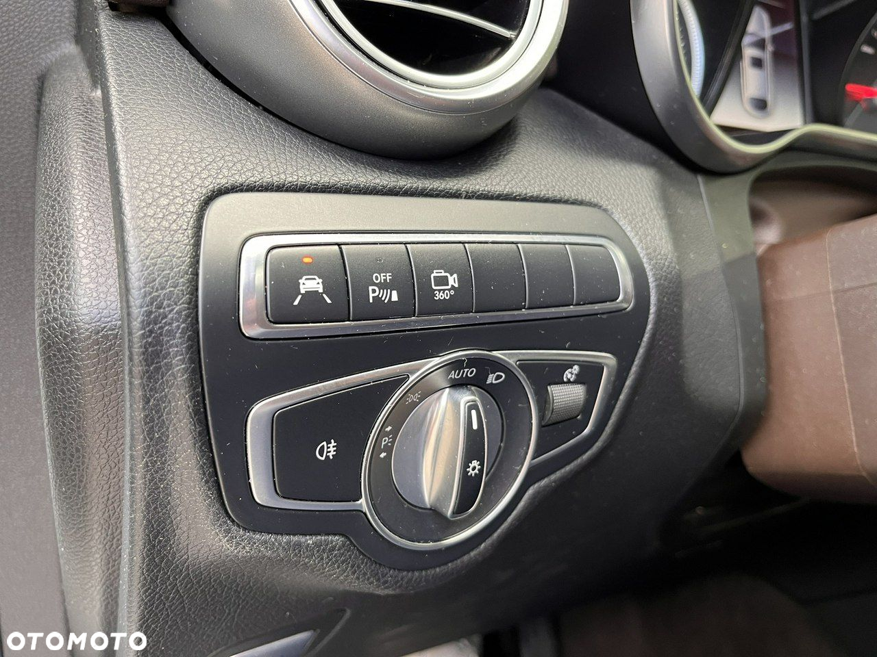 Mercedes-Benz GLC - 32