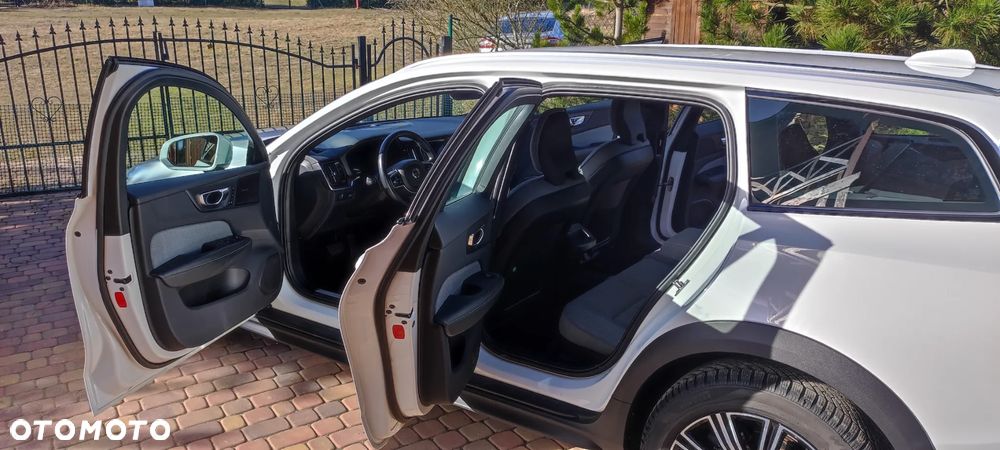 Volvo V60 Cross Country - 11