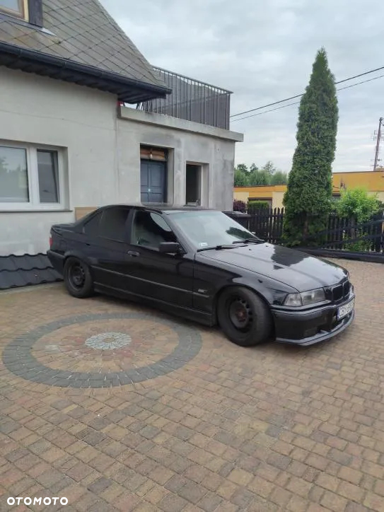 BMW Seria 3 318i - 3