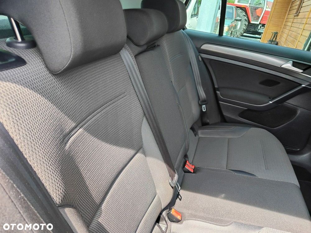 Volkswagen Golf - 27