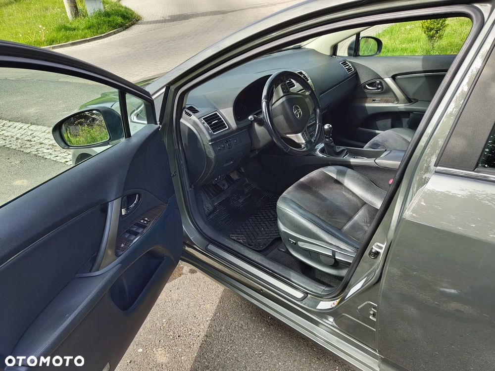 Toyota Avensis - 12