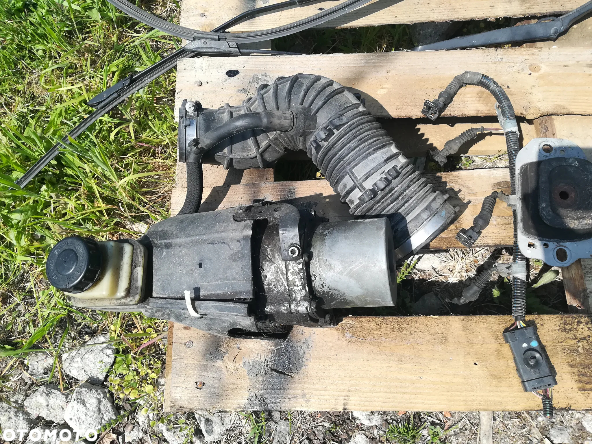 OBUDOWA FILTRA POWIETRZA, PRZEPŁYWOMIERZ, SZTYCA, SERWO HAMULCOWE RENAULT LAGUNA III - 17