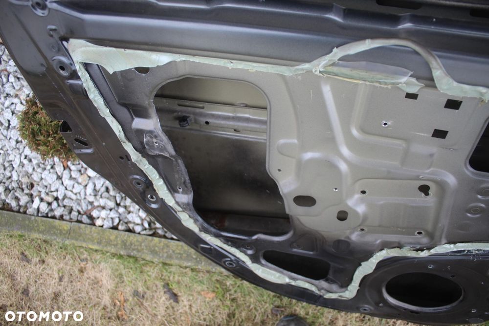 DRZWI LEWY TYŁ TYLNE Z11 NISSAN NOTE E11 - 8