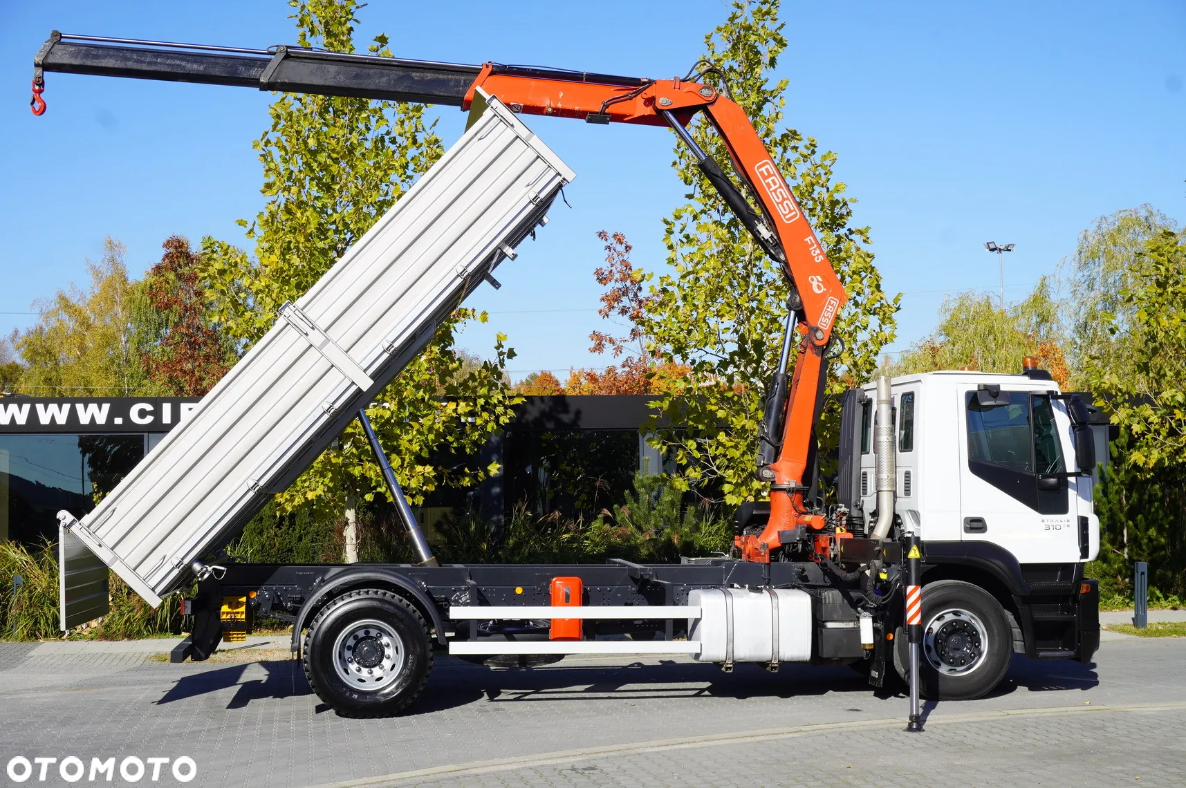 Iveco Stralis 310 E6 / NOWA Wywrotka 3-stronna / Dźwig Fassi F135 z pilotem - 16