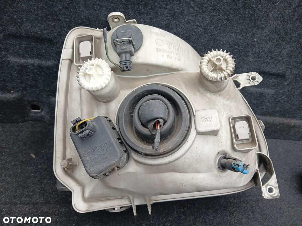 Opel Agila Lampa przednia lewa-Brak jednego dolnego zaczepu. - 4