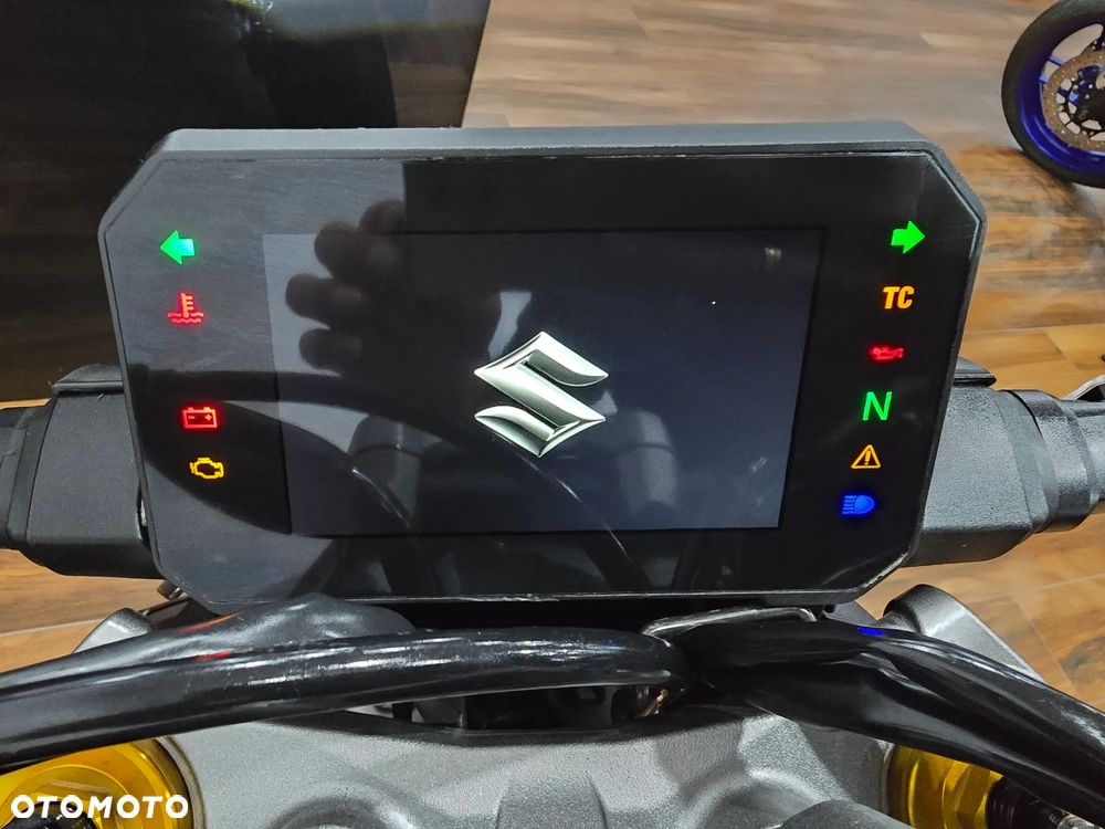 Suzuki GSX - 8