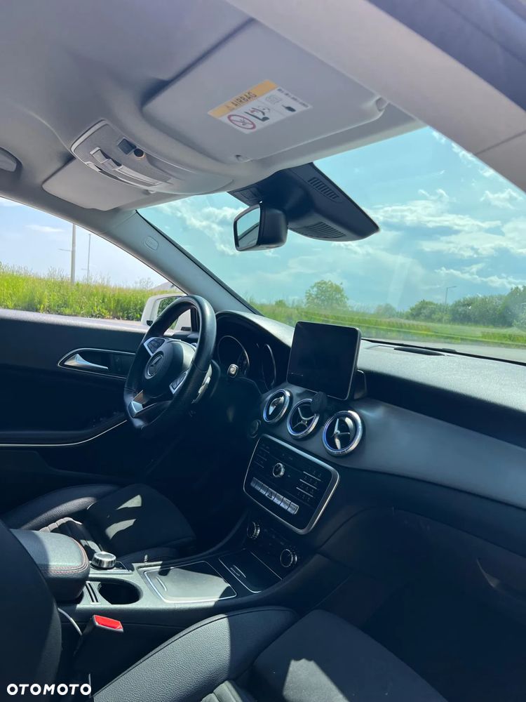 Mercedes-Benz CLA 200 7G-DCT - 10