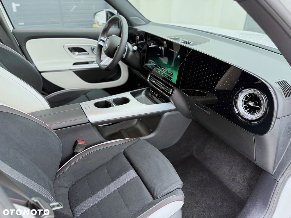 Mercedes-Benz GLB - 25