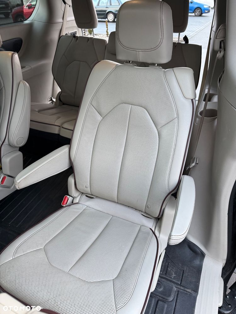 Chrysler Pacifica - 9