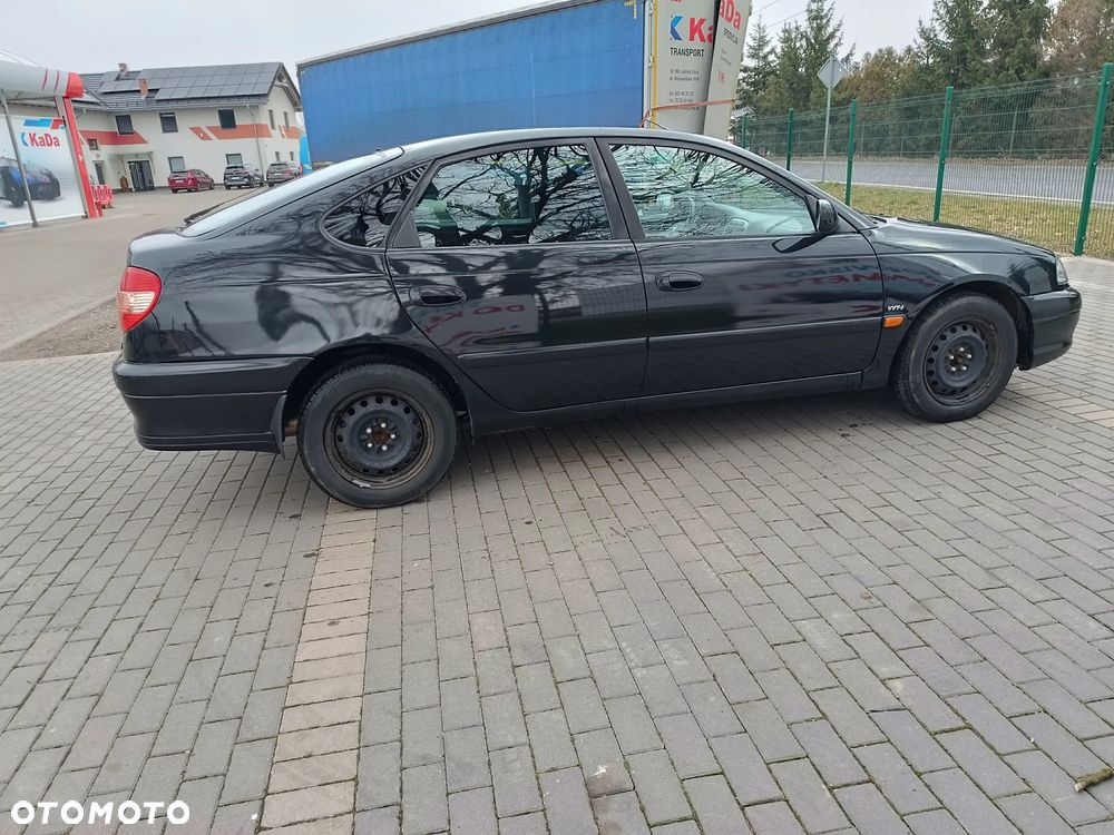 Toyota Avensis 1.8 VVT-i Terra Plus - 19