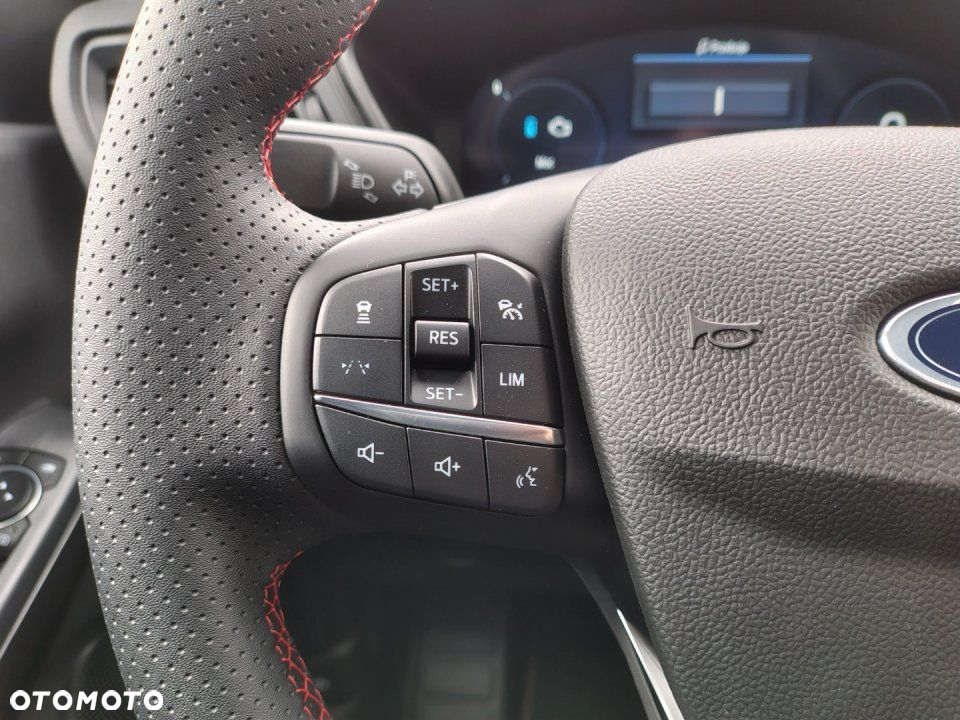Ford Kuga - 12