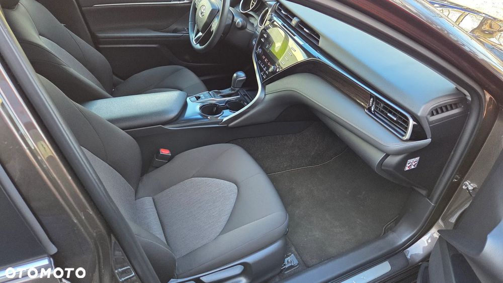 Toyota Camry 2.5 Hybrid Executive CVT - 24