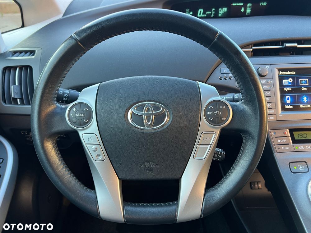 Toyota Prius (Hybrid) Executive - 31