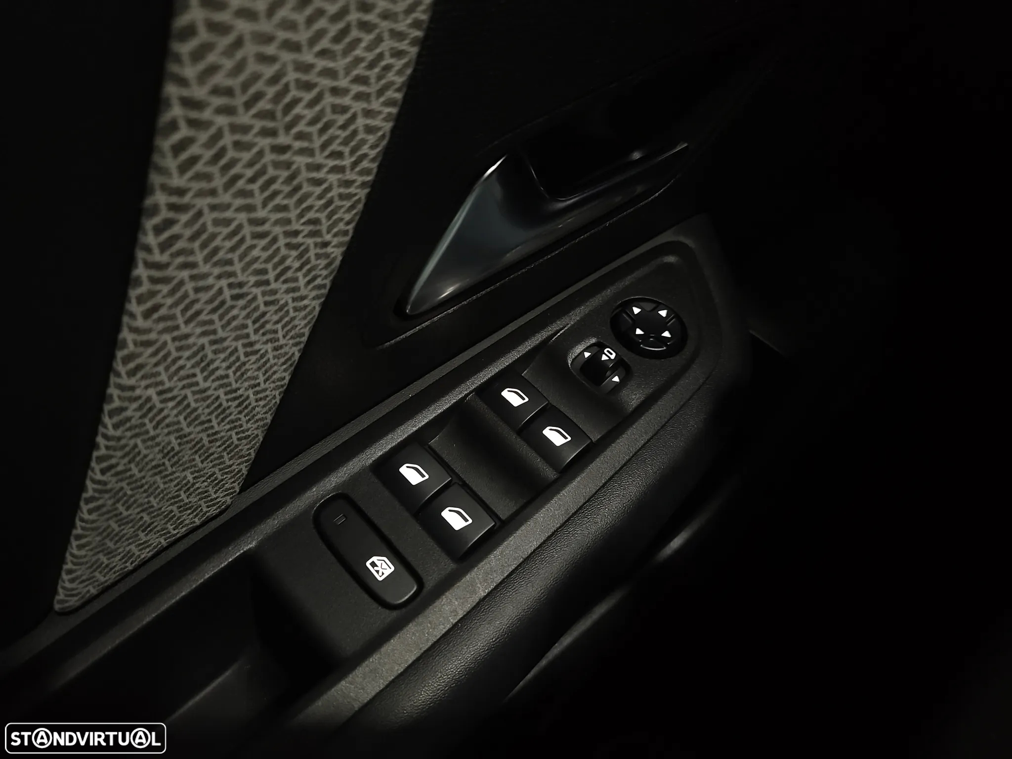 Citroën C4 BlueHDi 130 Stop&Start EAT8 SHINE - 18