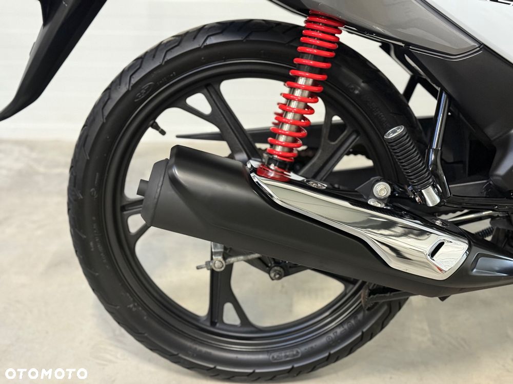 Honda CB - 12