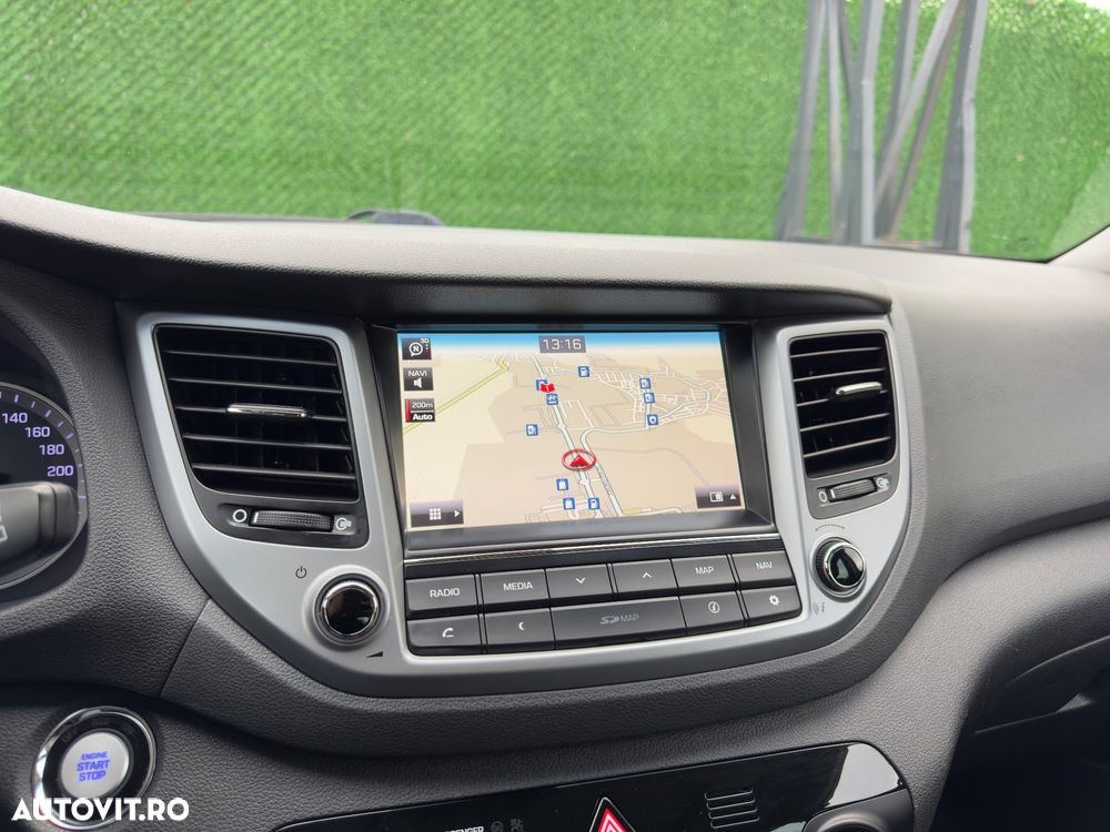 Hyundai Tucson 2.0 CRDI 4WD Automatik Premium - 31