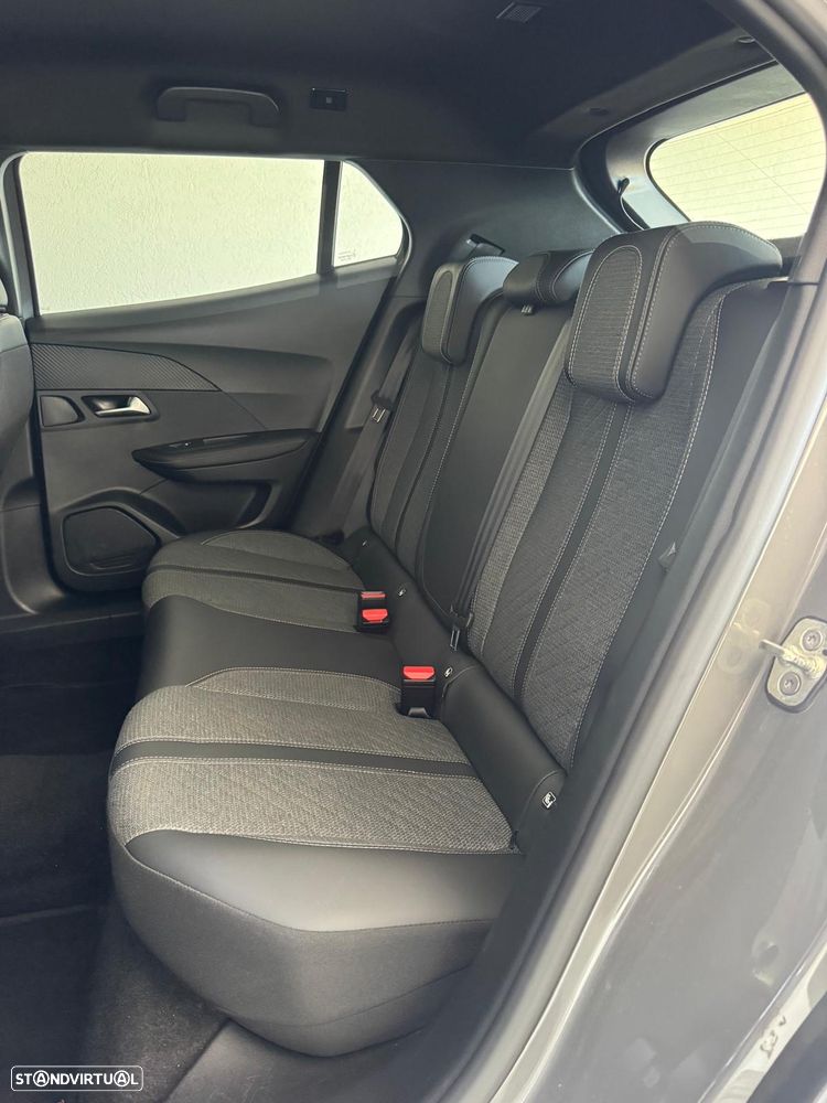 Peugeot 2008 1.2 PureTech Allure EAT8 - 26