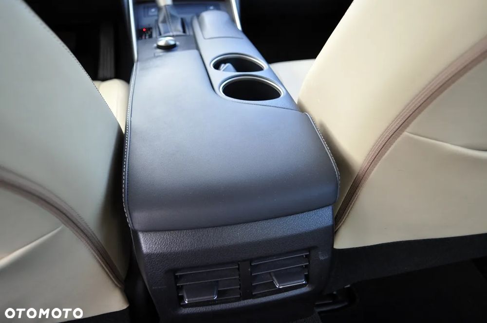 Lexus IS 200t Prestige - 32