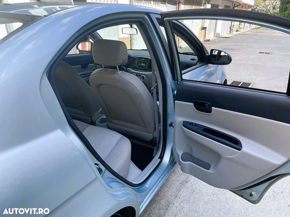 Hyundai Accent - 8