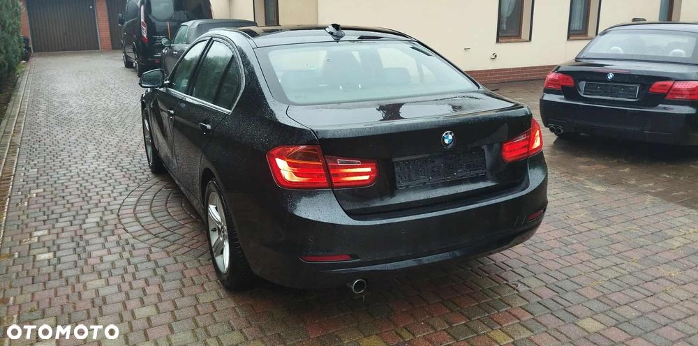 BMW Seria 3 318d Sport Line - 9