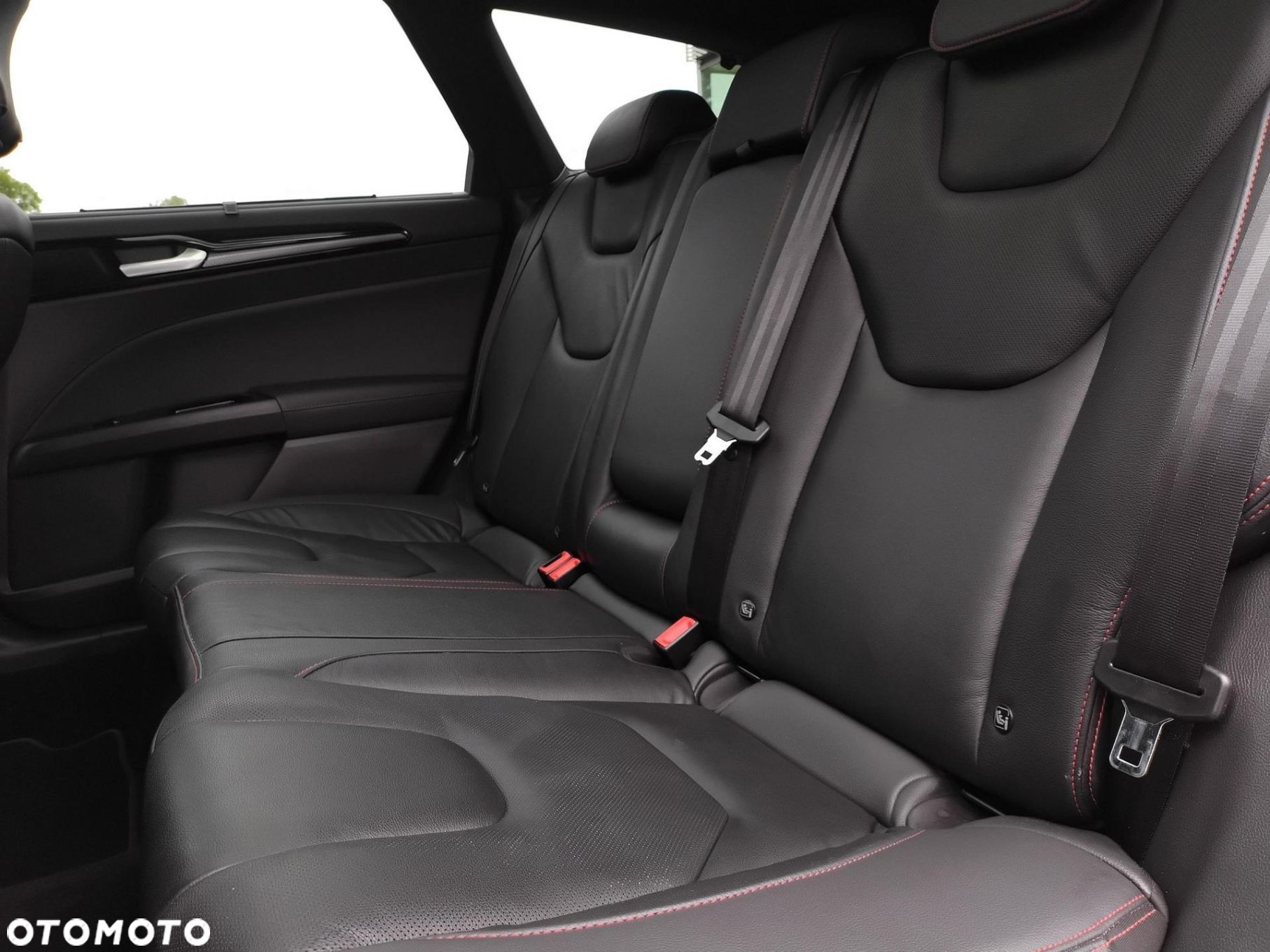 Ford Mondeo 2.0 Hybrid ST-Line X - 24