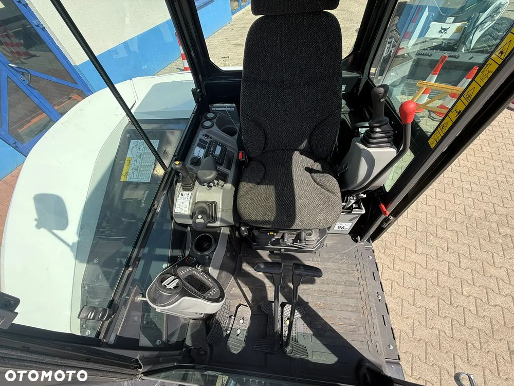 Bobcat E88 - 10