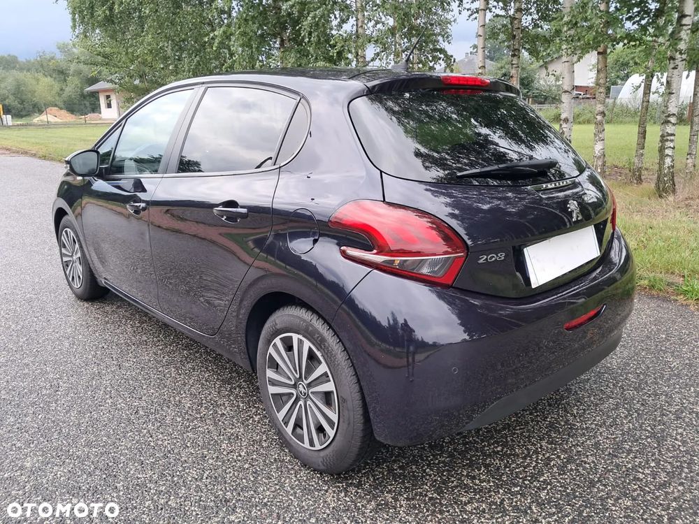 Peugeot 208 - 8