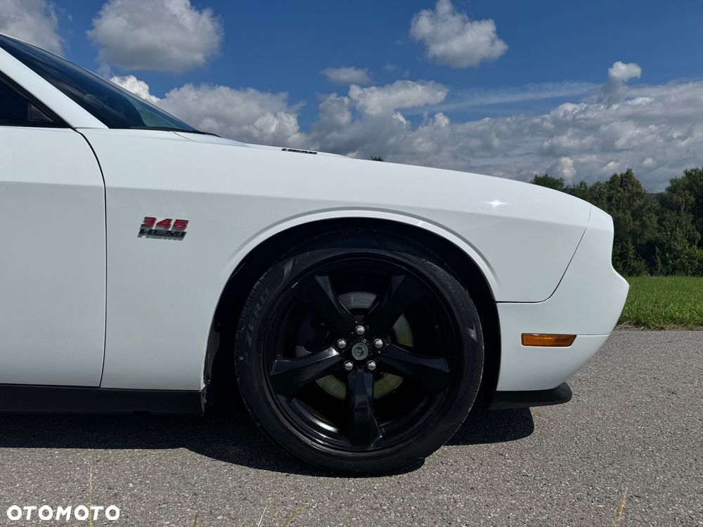Dodge Challenger - 11