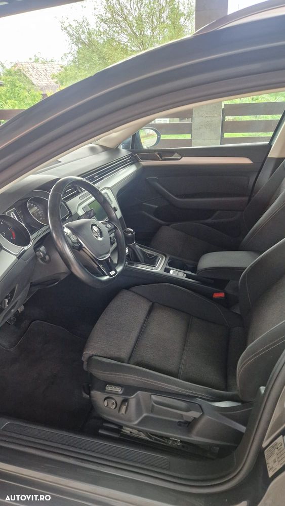 Volkswagen Passat 2.0 TDI Comfortline - 11