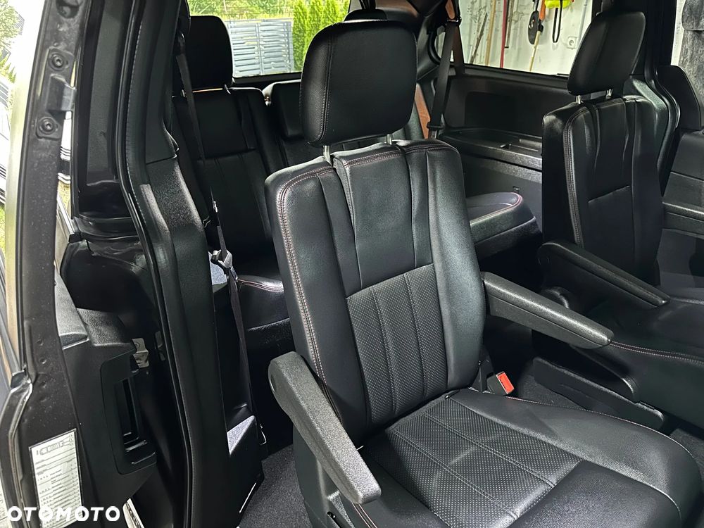 Dodge Grand Caravan 3.6 R/T - 8