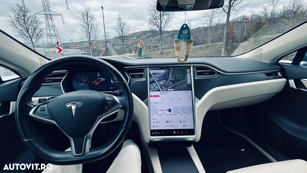Tesla Model S - 27