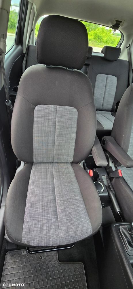 Kia Venga - 24