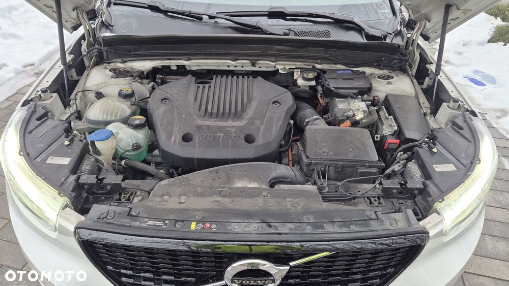 Volvo XC 40 T5 Plug-In Hybrid Plus Dark - 19