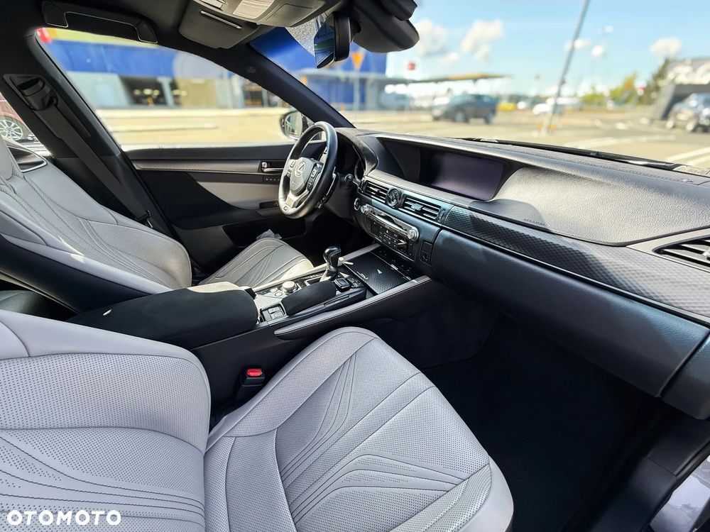 Lexus GS F - 12