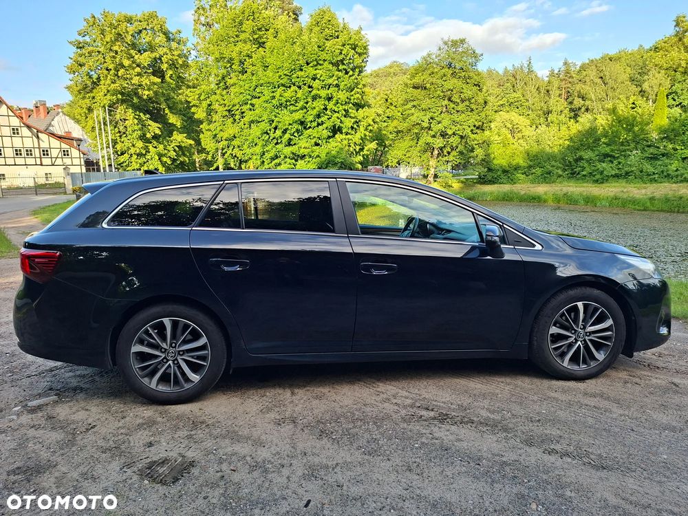 Toyota Avensis 1.8 Premium - 2