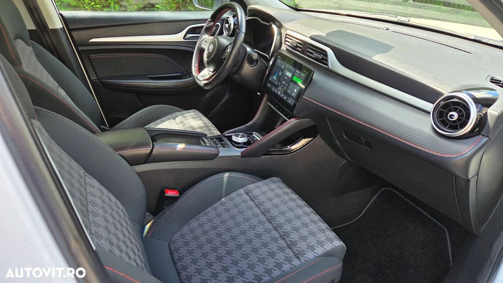 MG ZS EV Luxury - 19