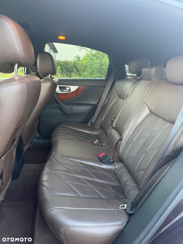 Infiniti FX - 7